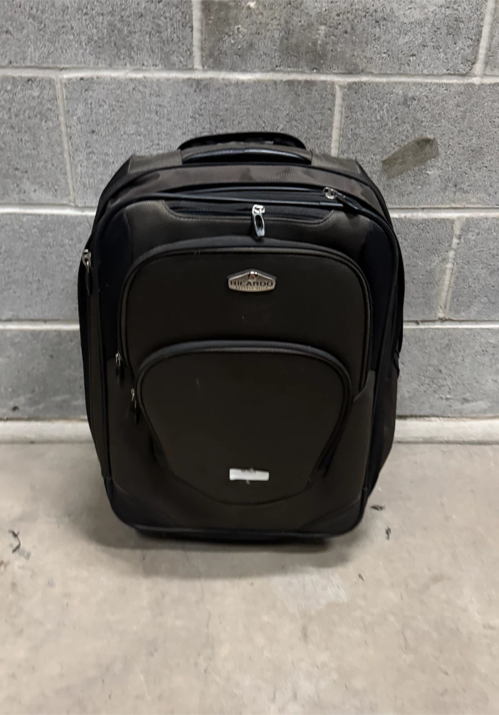Ricardo Beverly Hills Luggag 23" Rolling Carry Luggage 18$ - photo 4
