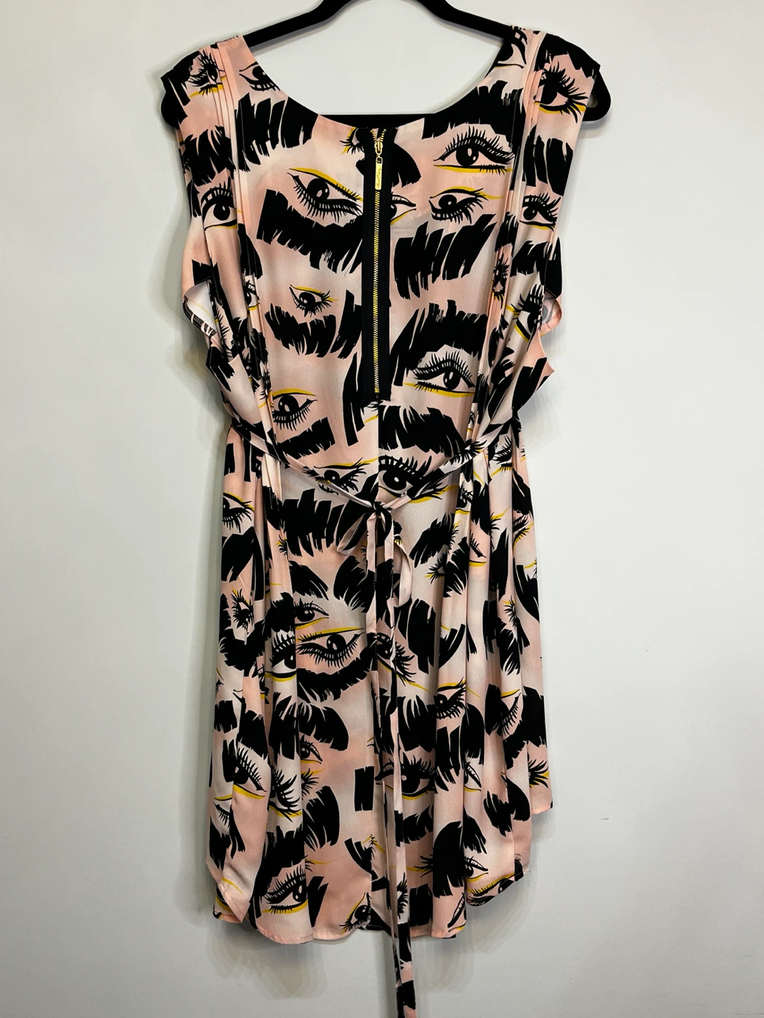 Women's Sleeveless Print Dress with Eye Pattern - photo 3