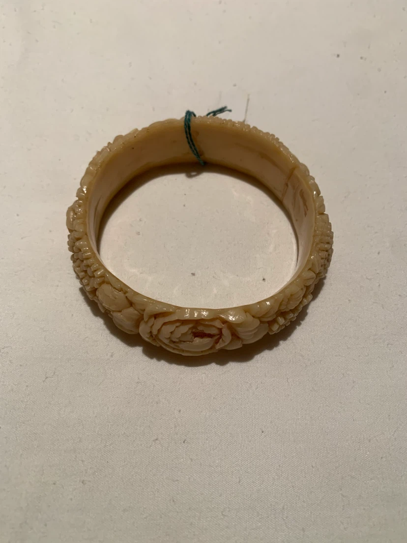 Vintage Carved Floral Bangle Bracelet