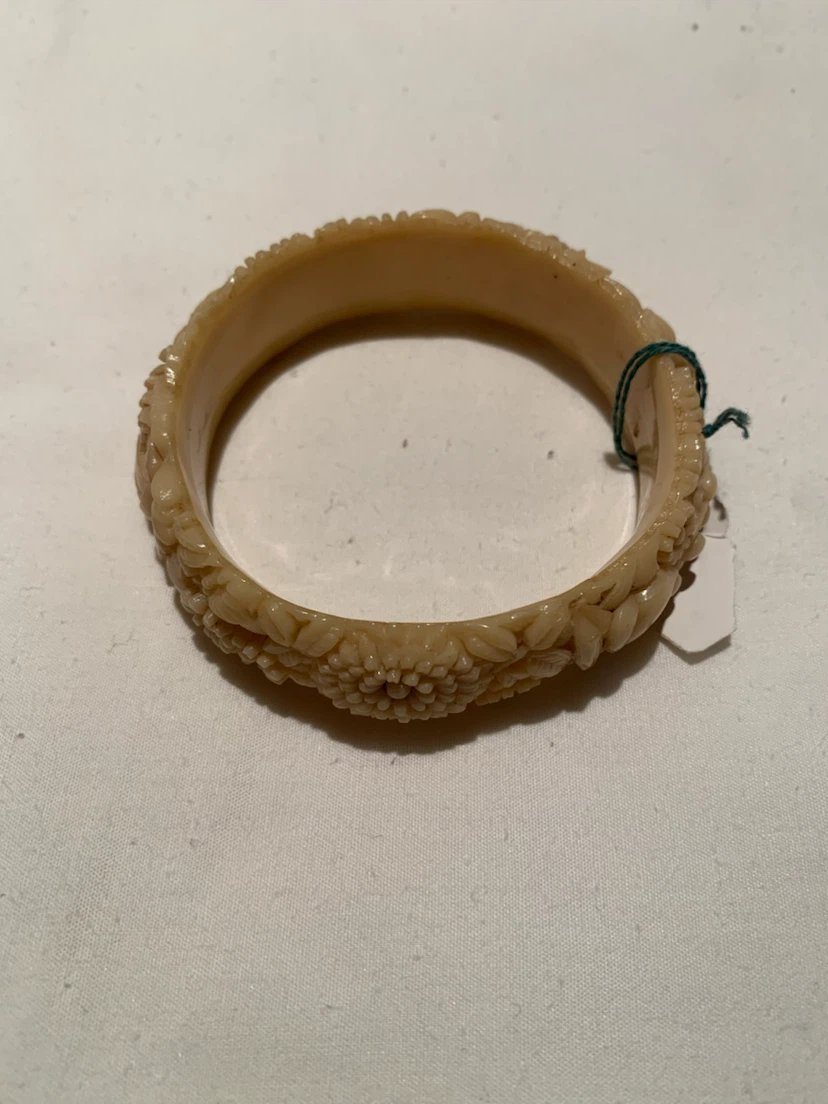 Vintage Carved Floral Bangle Bracelet - photo 2