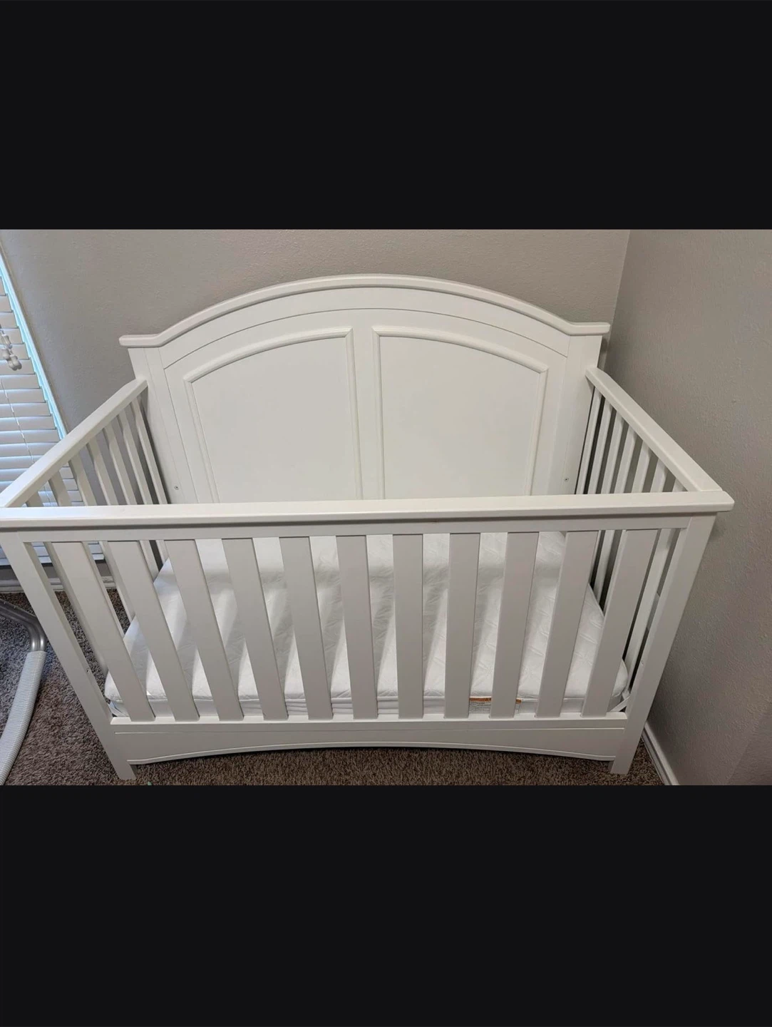 Delta Children White 4-in-1 Convertible Crib