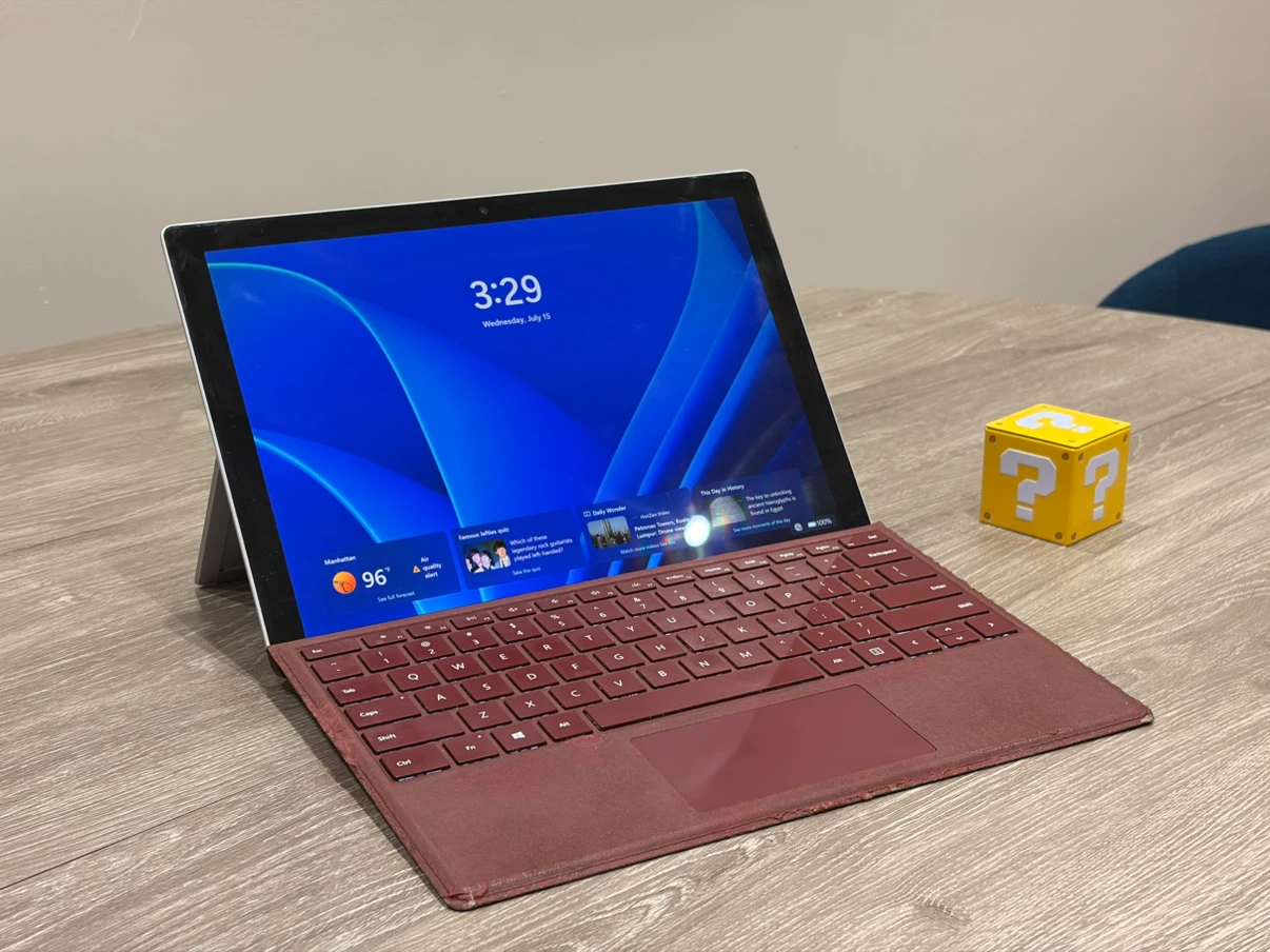 Microsoft Surface Pro 5 — i5 / 8GB / 256GB SSD