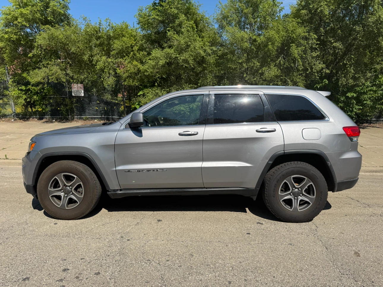 2014 Silver Jeep Grand Cherokee SUV