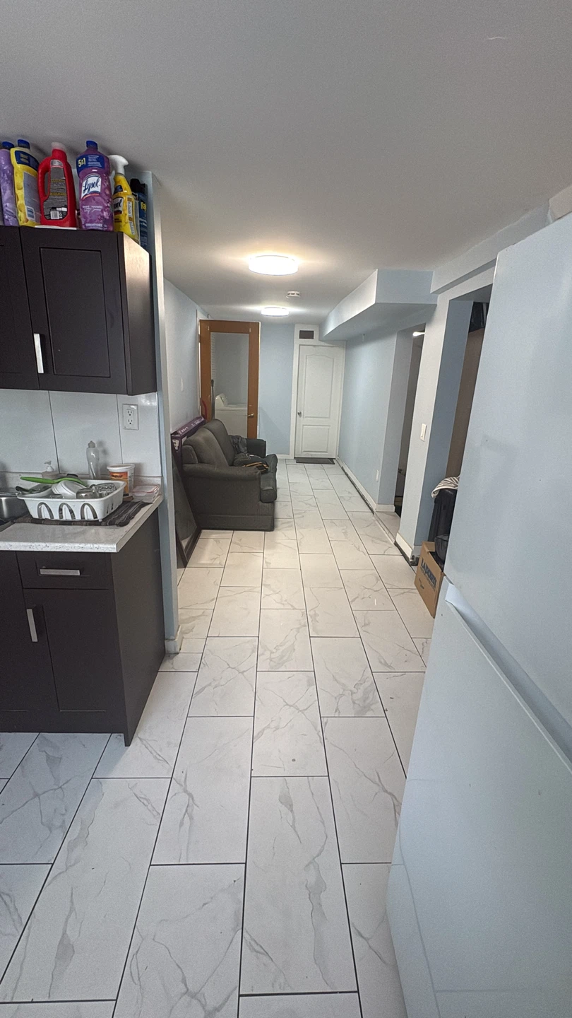 Private Room in Basement near Commercial Drive & SkyTrain - photo 4