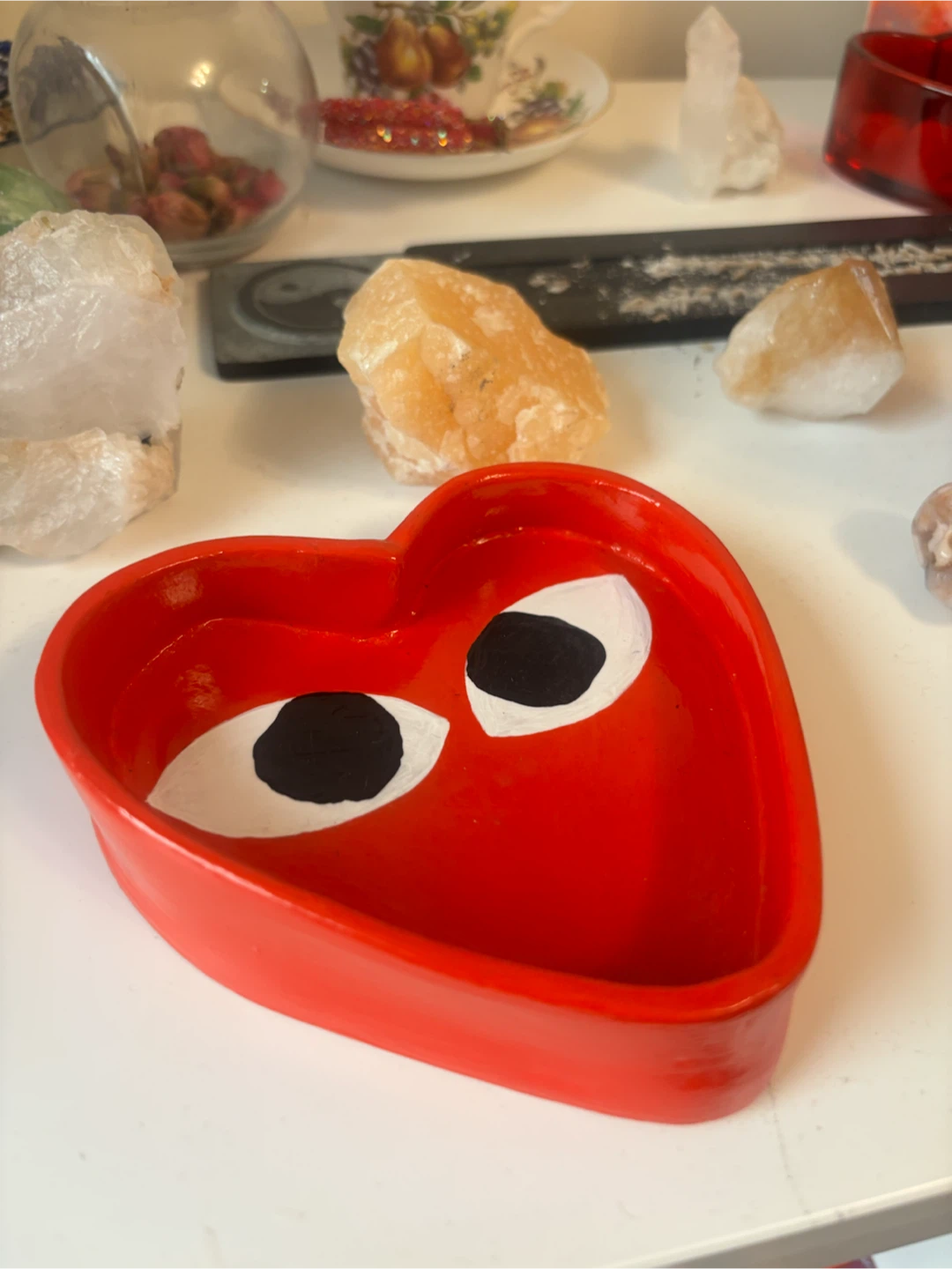 Red Heart Tray with Eyes Design - photo 2