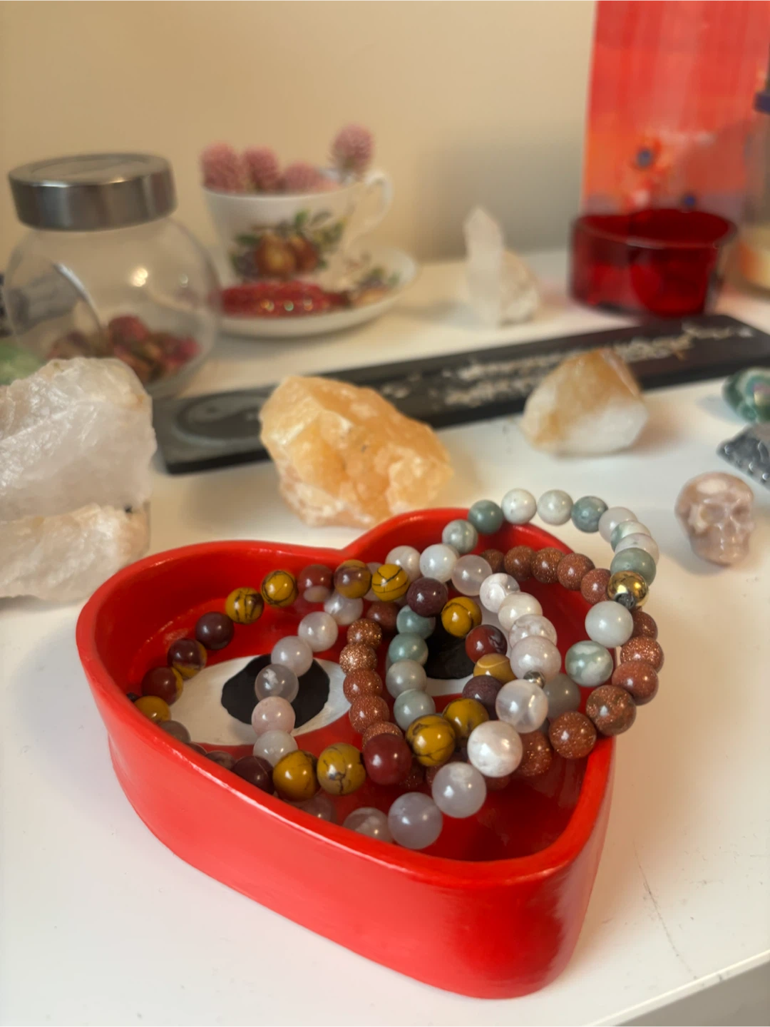 Red Heart Tray with Eyes Design - photo 3