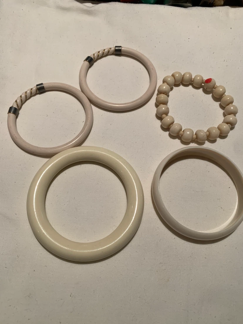 Set of 4 cream coloured bangles and bracelets - photo 3