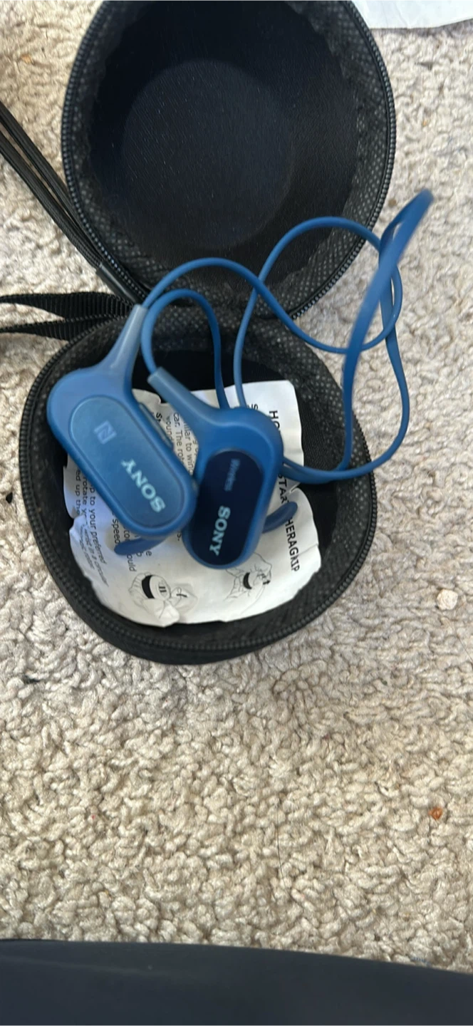 Sony Wireless Headphones with Case - photo 2