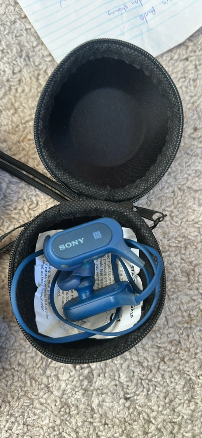 Sony Wireless Headphones with Case - photo 3