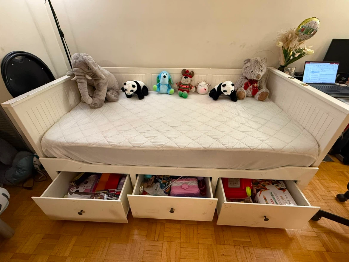 IKEA HEMNES Daybed frame with 3 drawers and one mattress