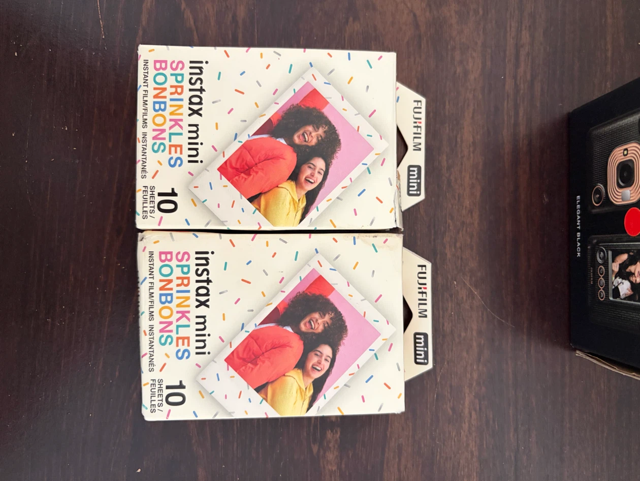 Fujifilm hybrid instant camera with 20 sheets of instant films - photo 3
