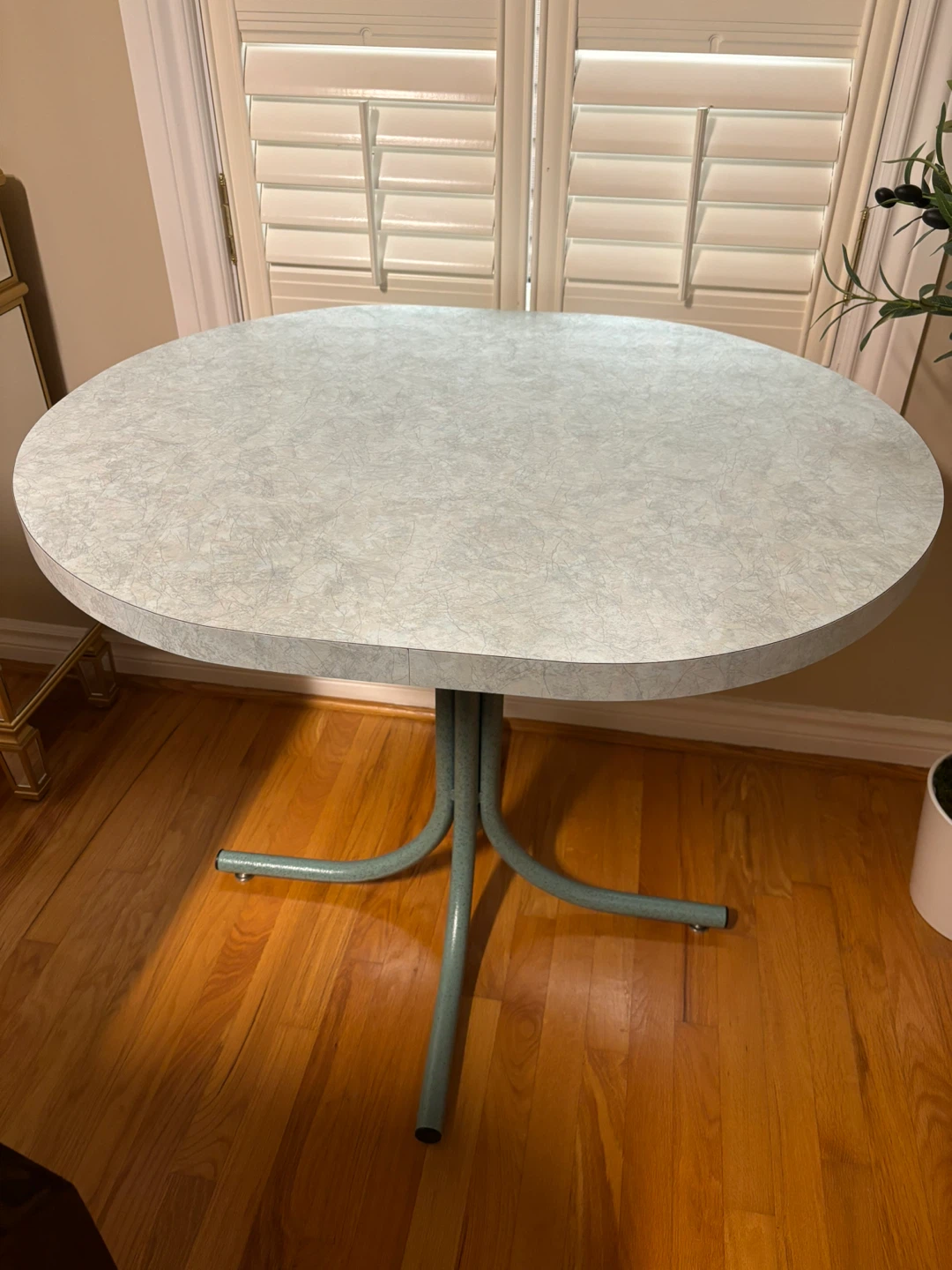 Retro Oval Dining Table