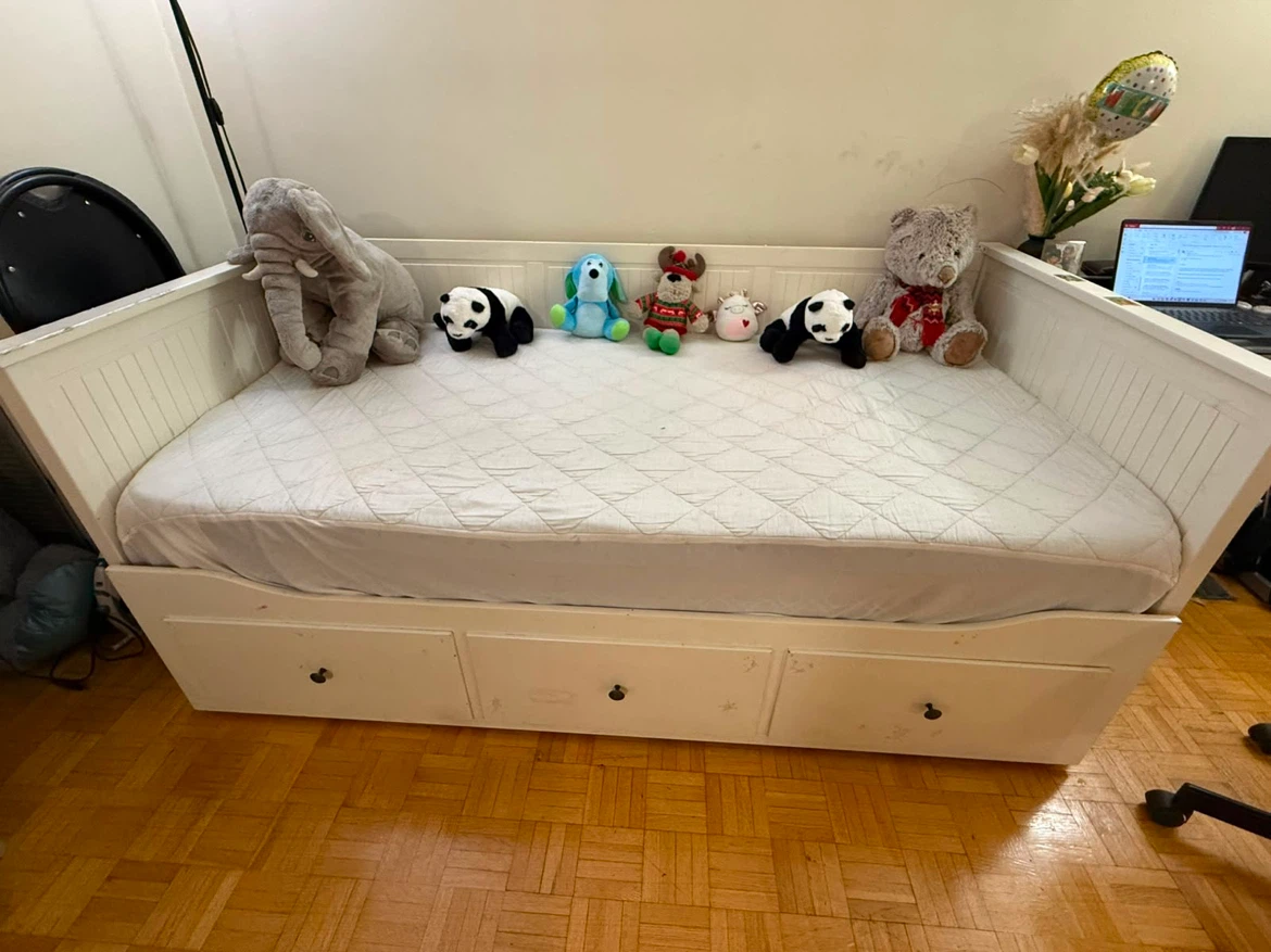 IKEA HEMNES Daybed frame with 3 drawers and one mattress - photo 2