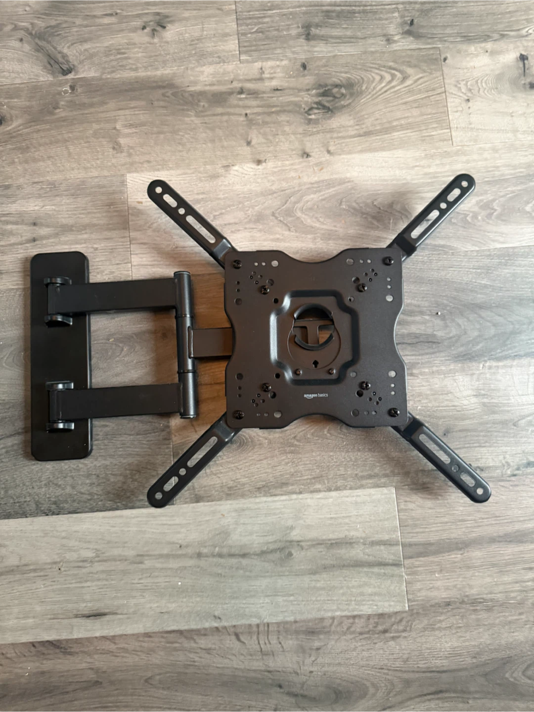 Amazon Basics Extending TV Mount