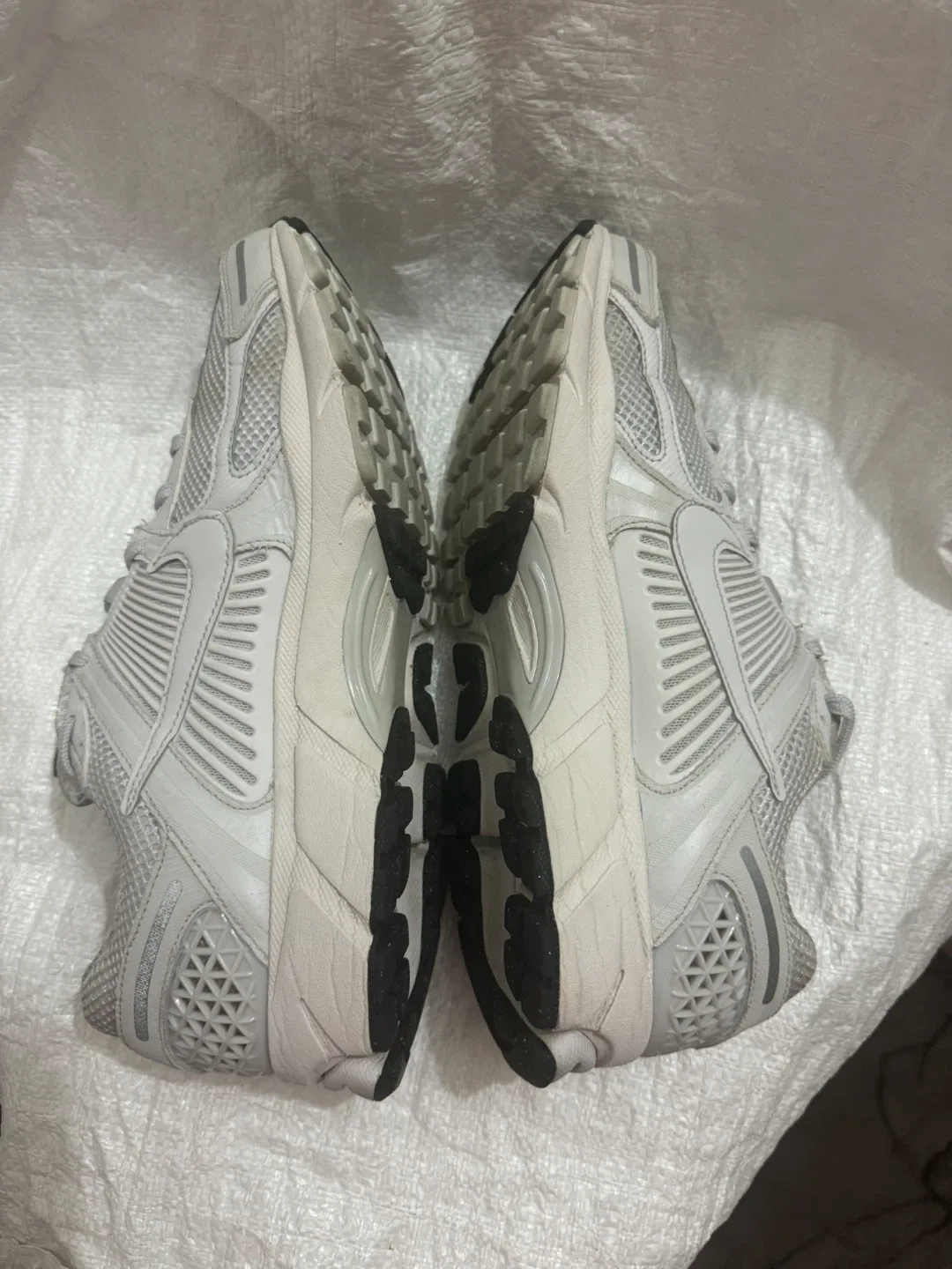 Nike Vomero 5 Running Shoes - photo 4