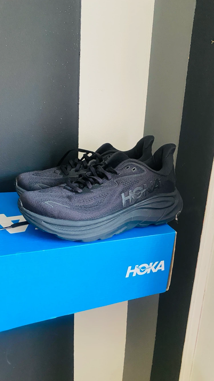 Hoka Clifton size 9.5