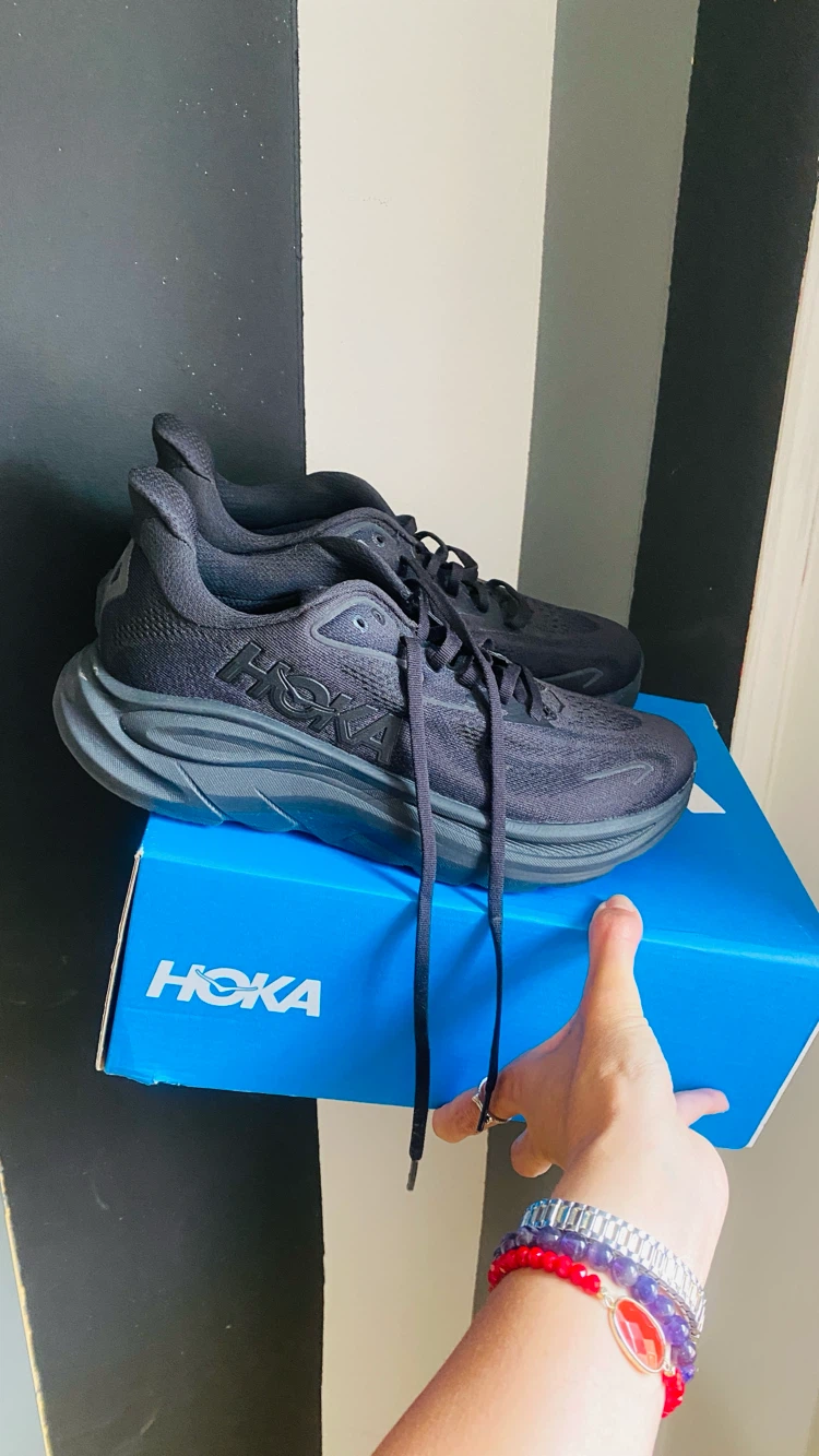 Hoka Clifton size 9.5 - photo 2