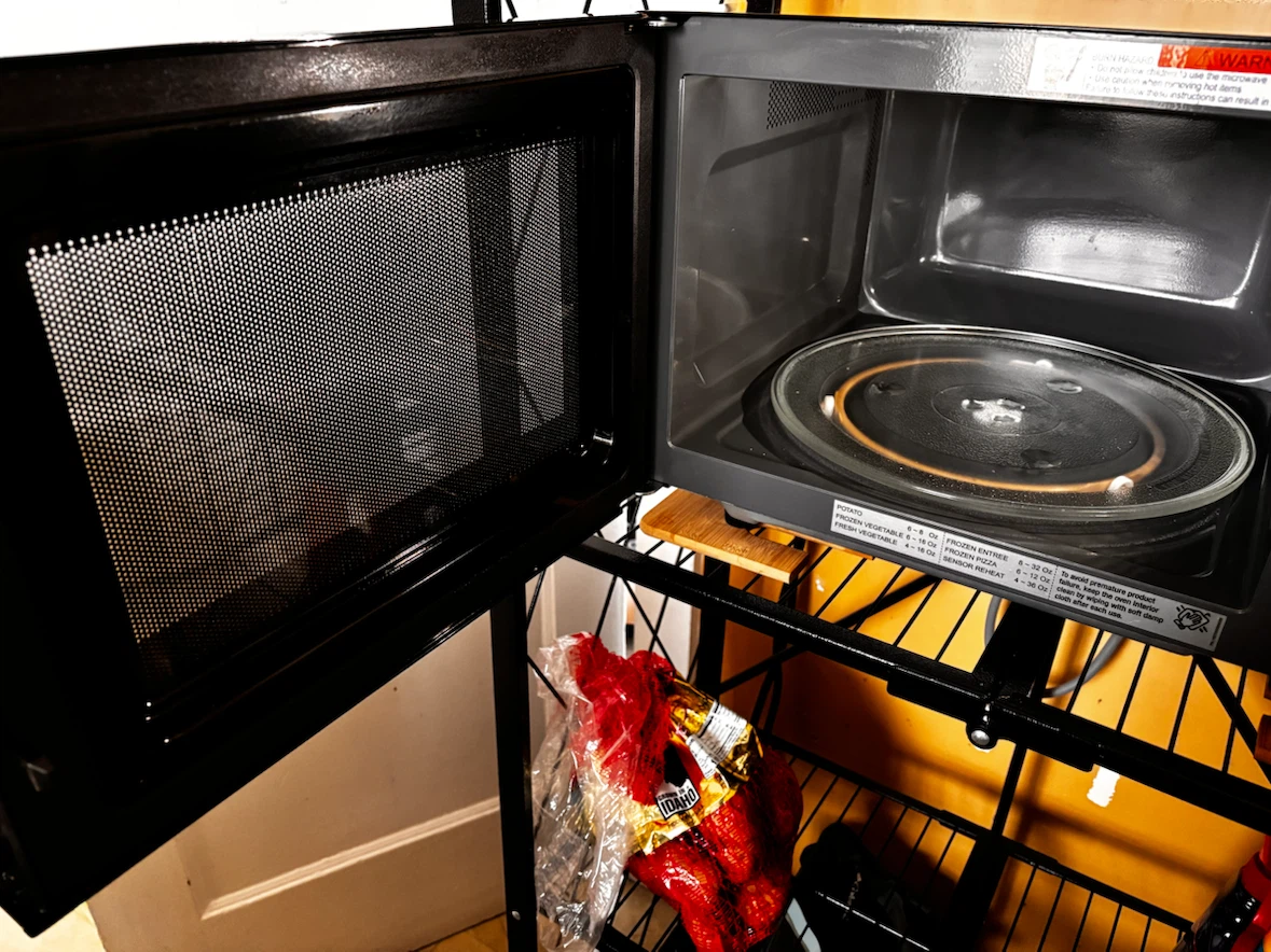 Sharp Carousel Microwave Oven - photo 3
