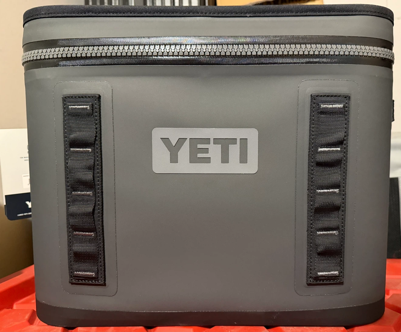 Yeti Hopper Flip 18 Cooler - Charcoal - BNWT