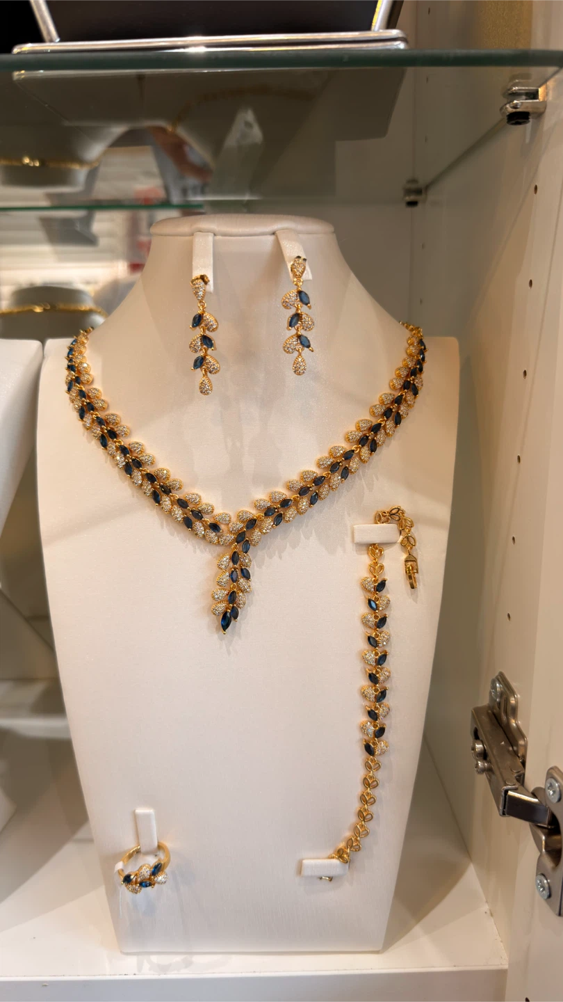 Gold Leaf Design Blue Sapphire Necklace Set