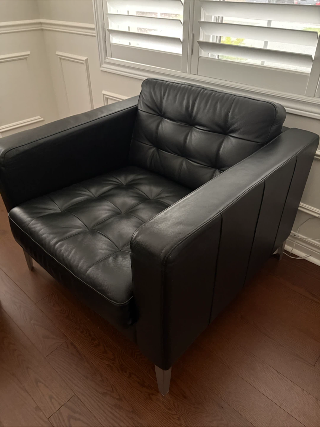 Black Leather Tufted Sofa Set - photo 4
