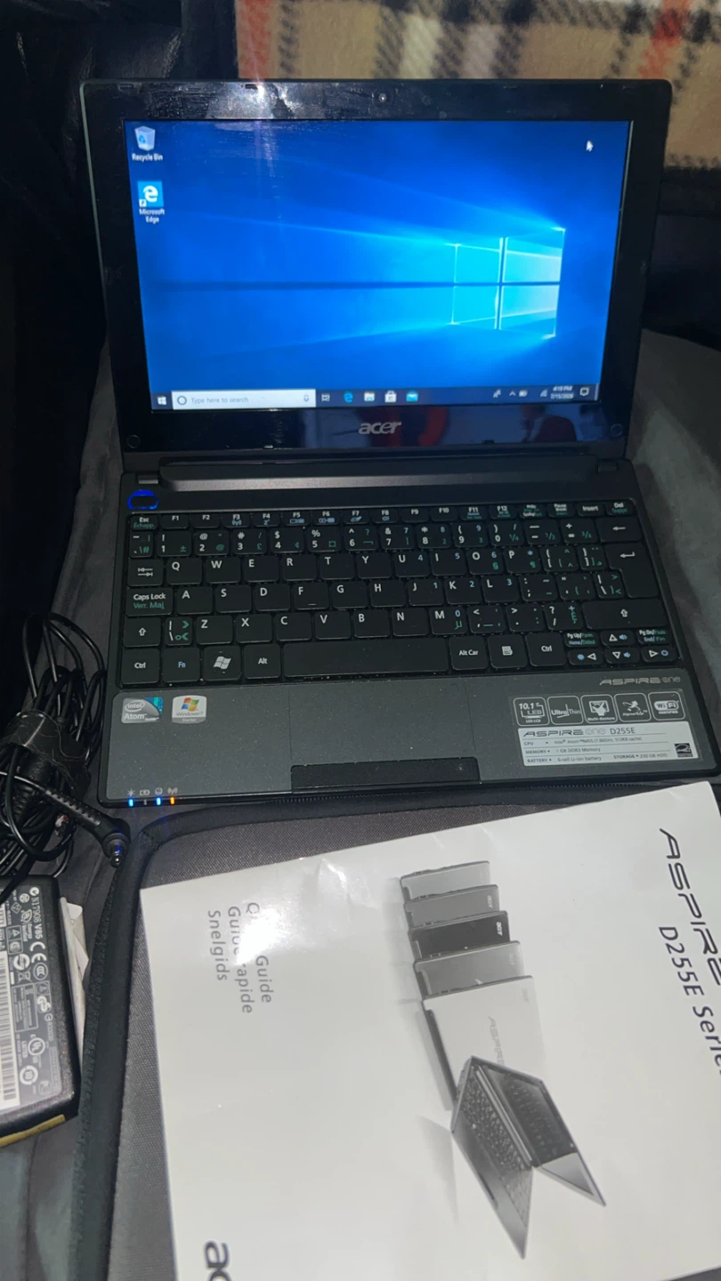 Acer Aspire One D25E Series Netbook - photo 3