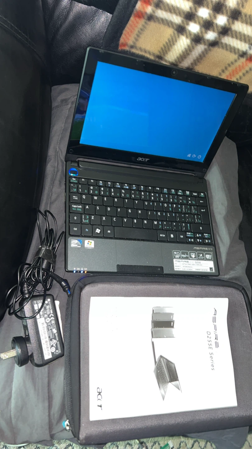 Acer Aspire One D25E Series Netbook