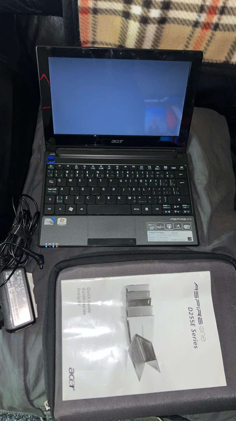 Acer Aspire One D25E Series Netbook - photo 2