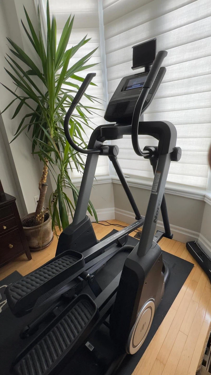 NordicTrack FreeStride Trainer FS5i Elliptical - photo 3