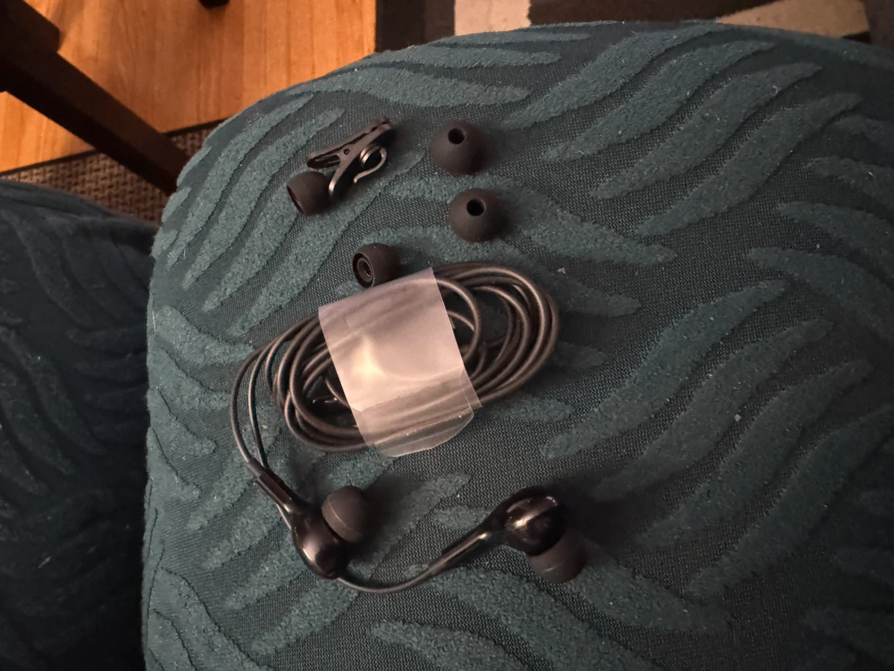 Black In-Ear Earbuds with Extra Ear Tips - photo 4