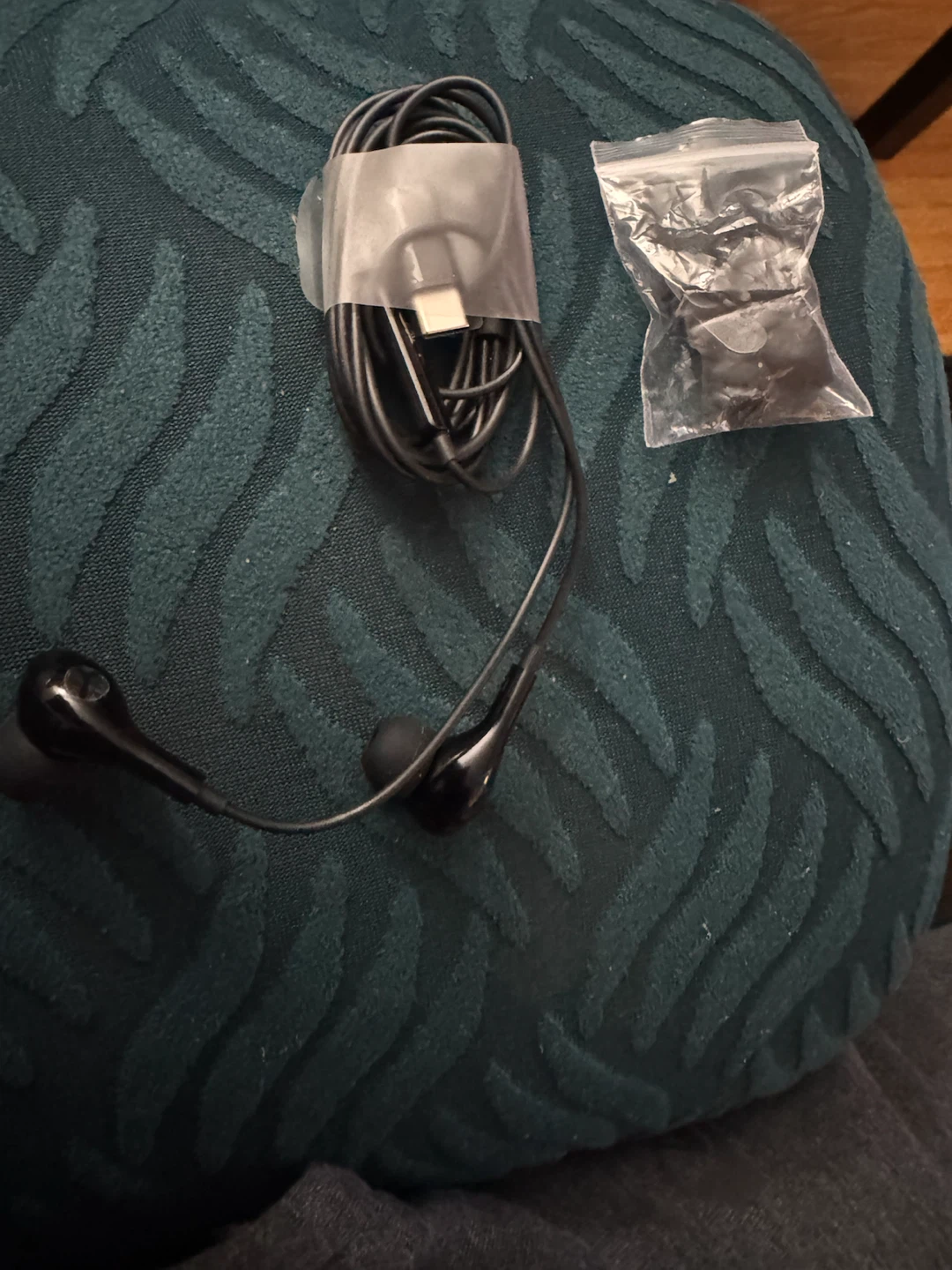 Black In-Ear Earbuds with Extra Ear Tips - photo 5