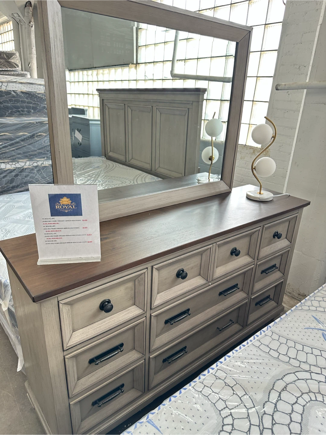 Royal Collection Bedroom Set - photo 3