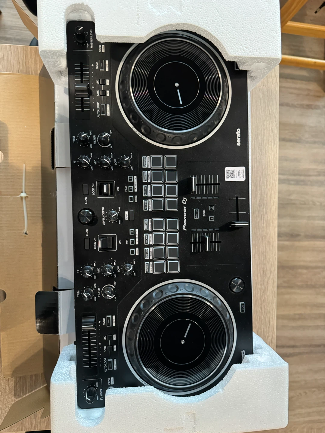 Pioneer DJ DDJ-REV1 DJ Controller with Serato - photo 3