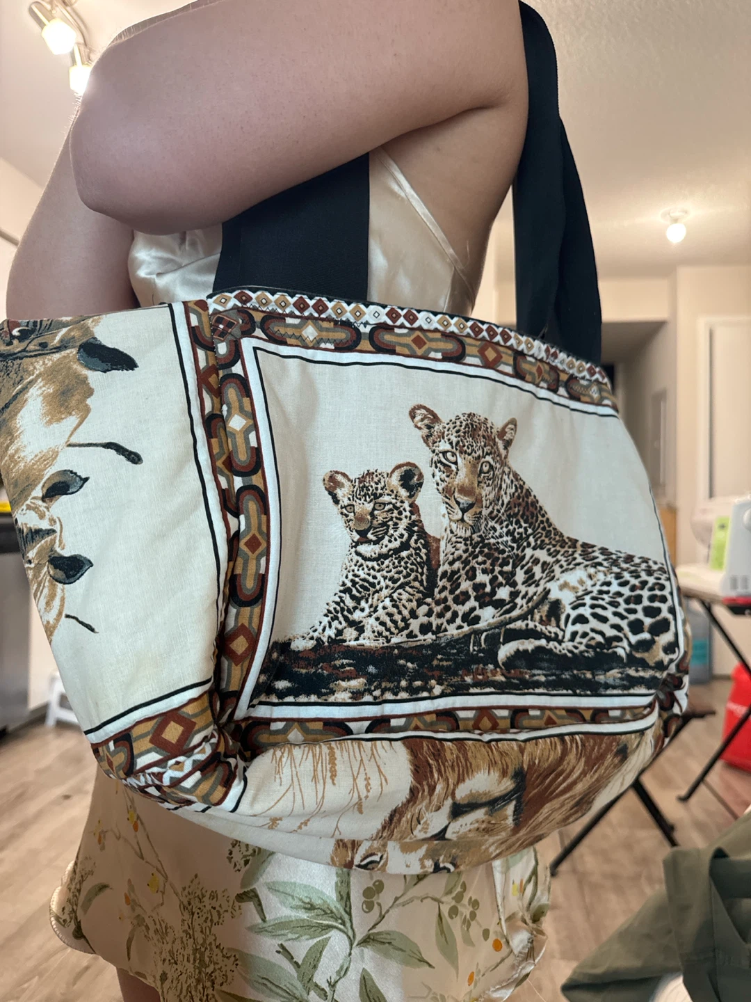Tote Bag with African Wildlife Print - photo 2