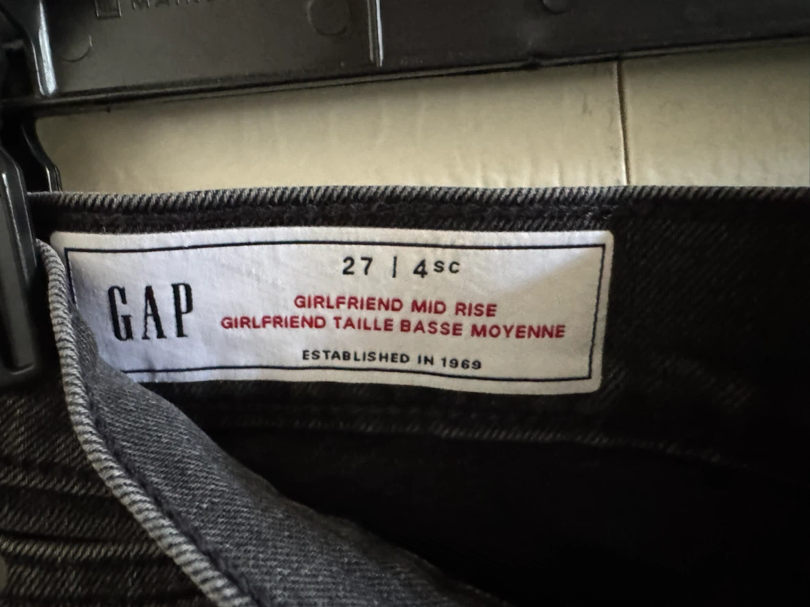 GAP Girlfriend Mid Rise Jeans Size 27 - photo 4