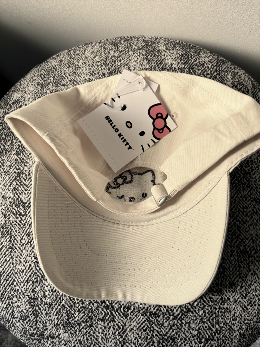 Hello Kitty Hat Women’s Off-White, Embroidered Adjustable NEW - photo 5