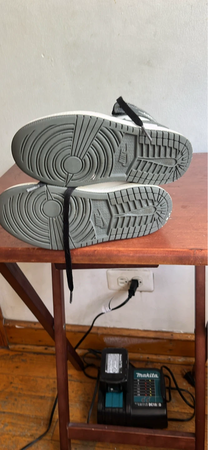 Kids Air Jordan 1 Mid Black/White – Size 13.5C – Great Condition - photo 5