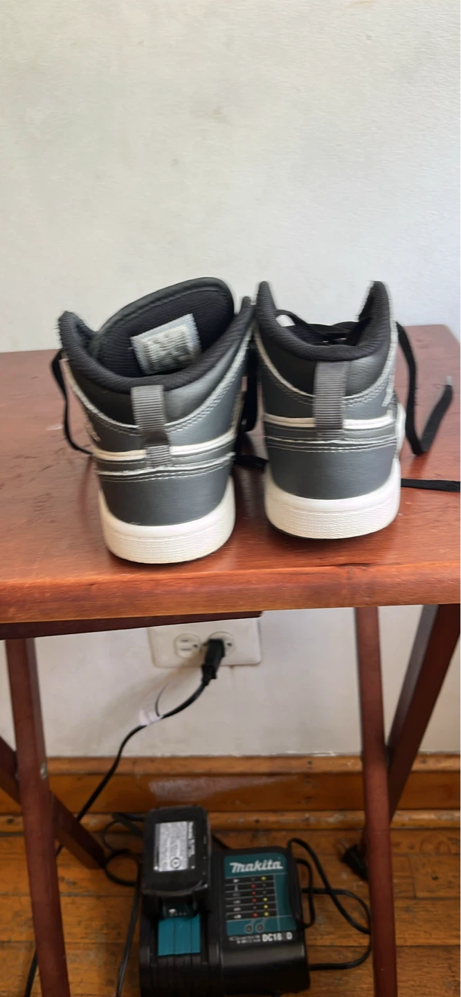Kids Air Jordan 1 Mid Black/White – Size 13.5C – Great Condition - photo 3