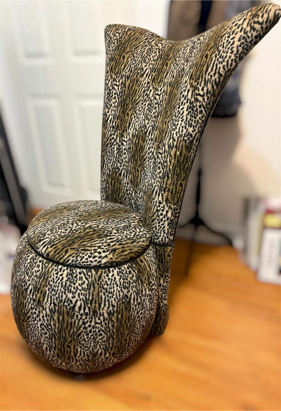 Art Nouveau Leopard Print Accent Chair - photo 3