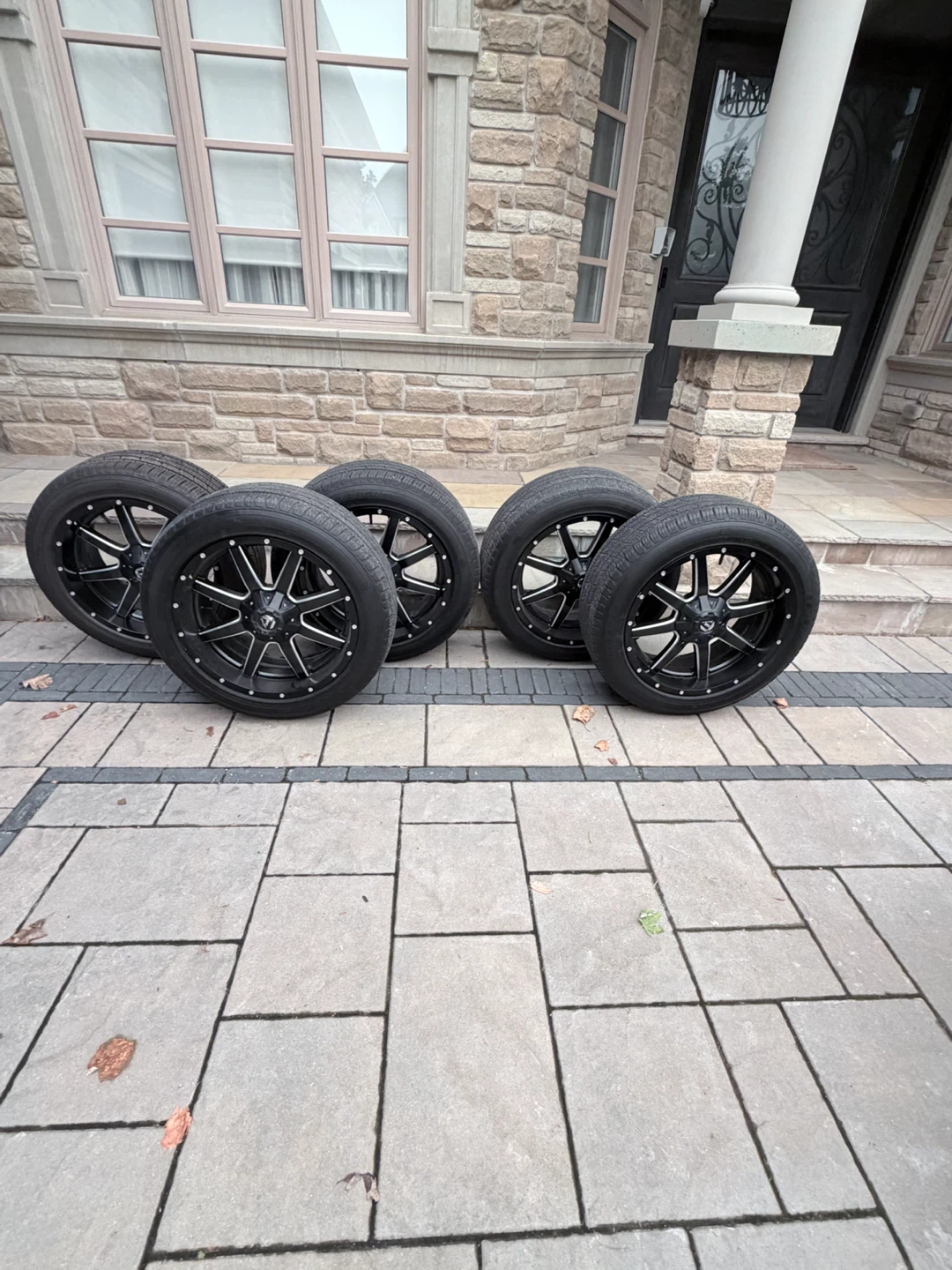 22’’ Fuel Wheels with General Grabber HTS Tires
