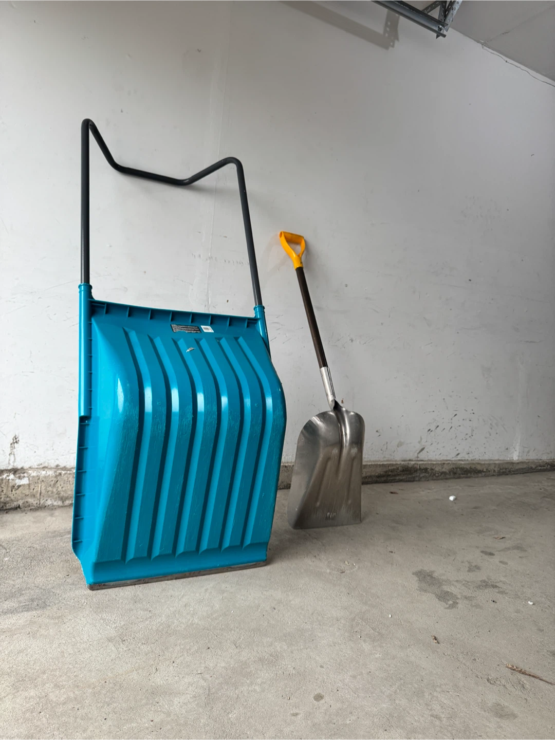 YARDWORKS Snow Pusher & Garant Shovel - photo 2
