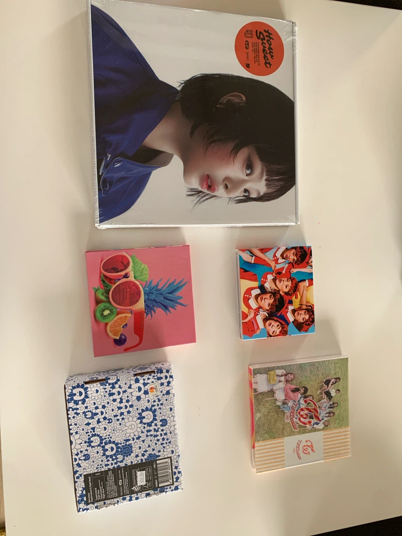 K-pop CD album: New Jeans How Sweet & Bubble Gum K-Pop Album