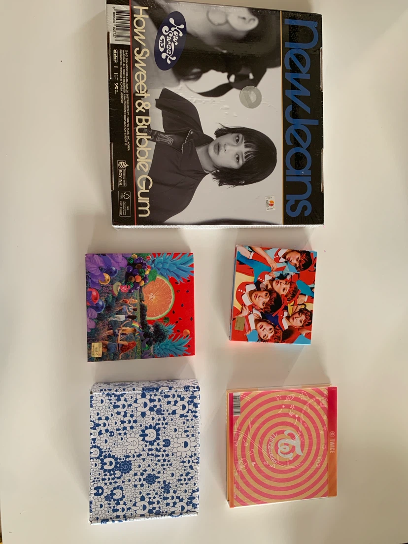 K-pop CD album: New Jeans How Sweet & Bubble Gum K-Pop Album - photo 3