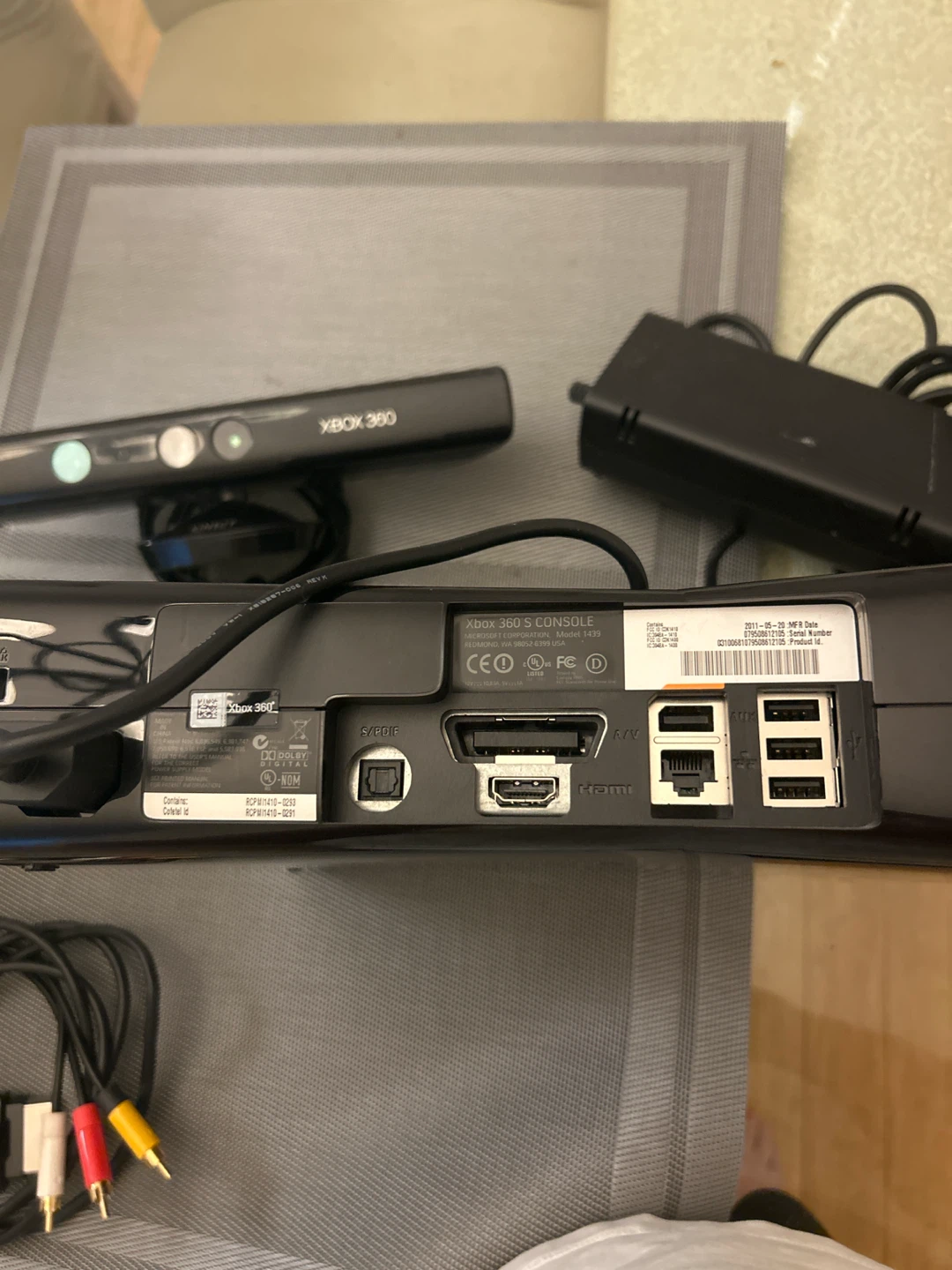 Xbox 360 S Console with Kinect - photo 3