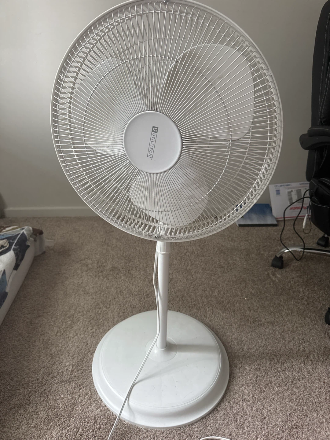 Utilitech White Pedestal Fan