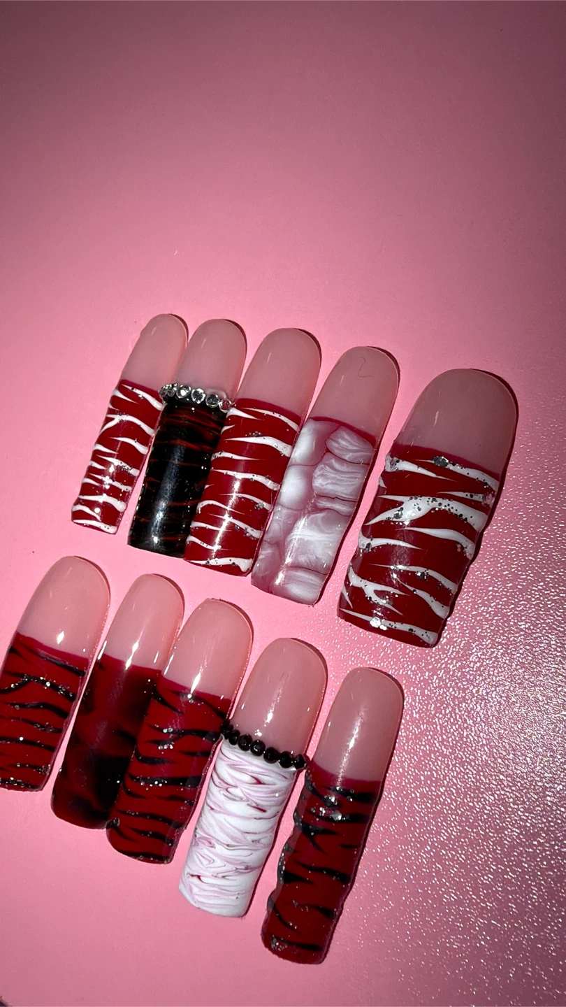 Press-On Nails Set - Red & Black Designs