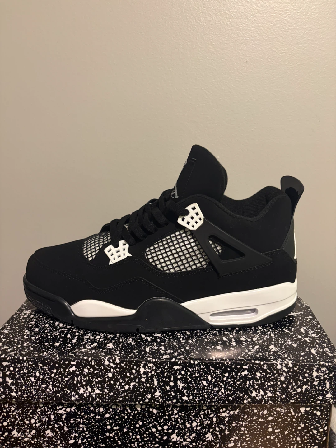 Air Jordan 4s - photo 2