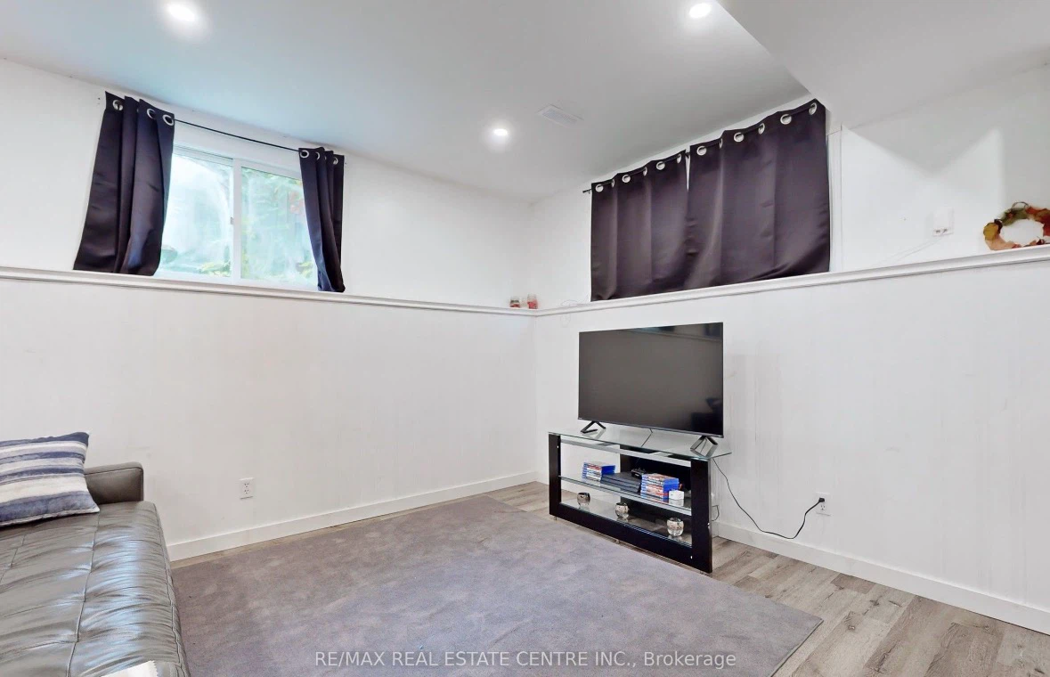 2 bed 1 bath legal unit for rent - photo 4