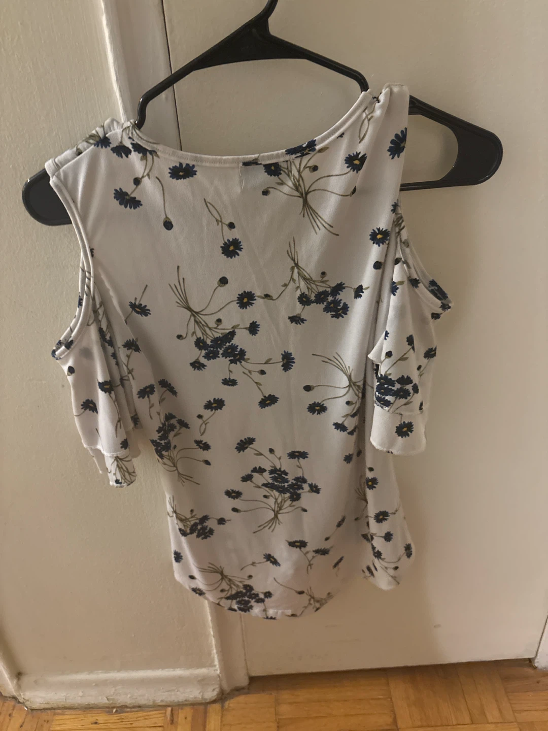 White Cold Shoulder Floral Blouse - photo 2
