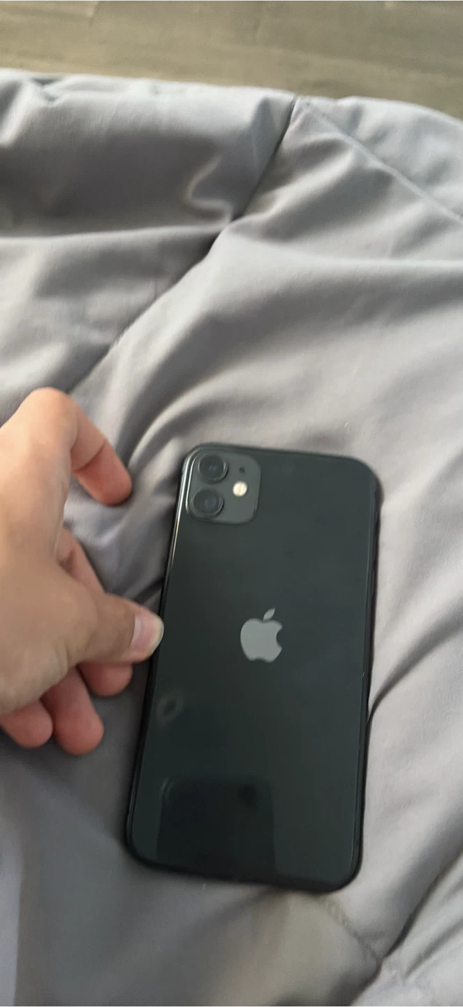 iPhone 11 - photo 2